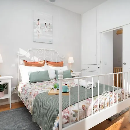 Ferienhaus Host Wise - Elegant Colorful House W Private Terrace *