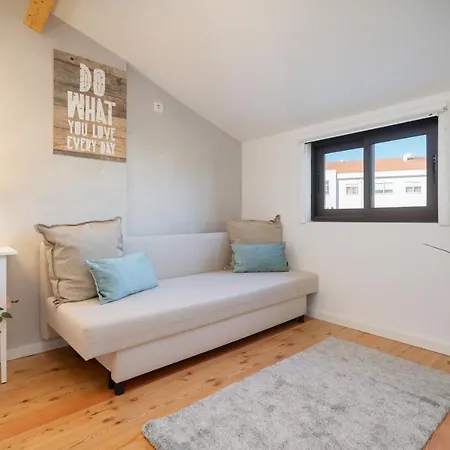Host Wise - Elegant Colorful House W Private Terrace Ferienhaus