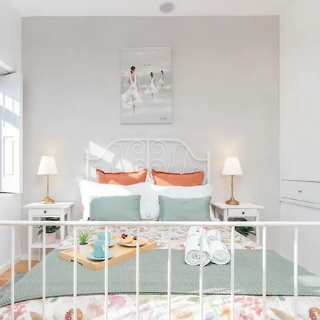 Host Wise - Elegant Colorful House W Private Terrace Ferienhaus